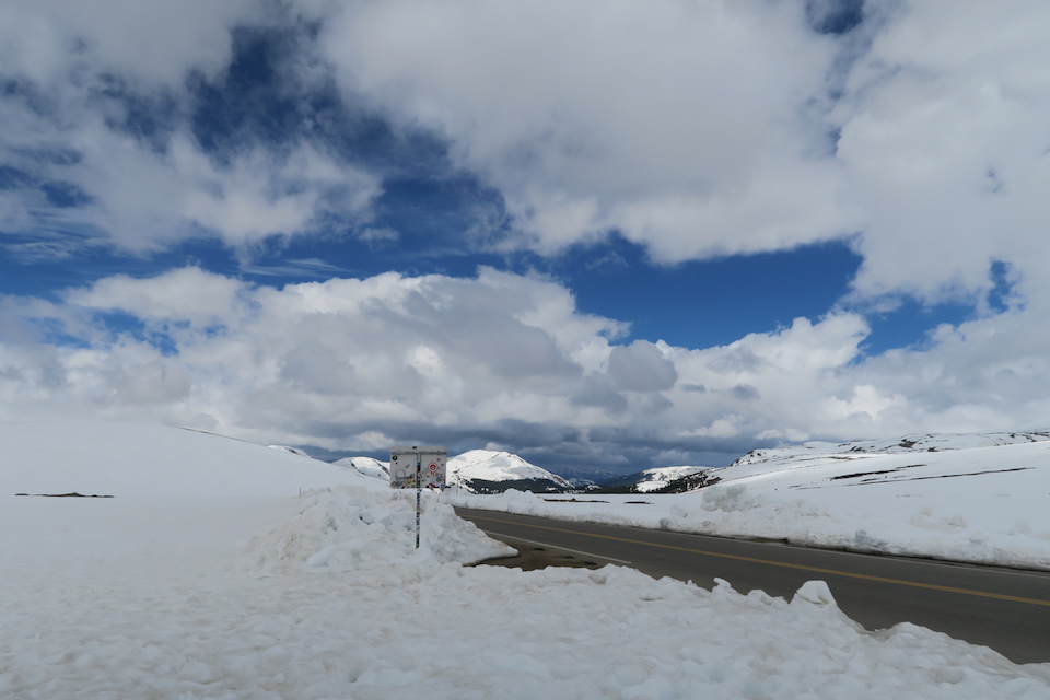 snow on independence pass