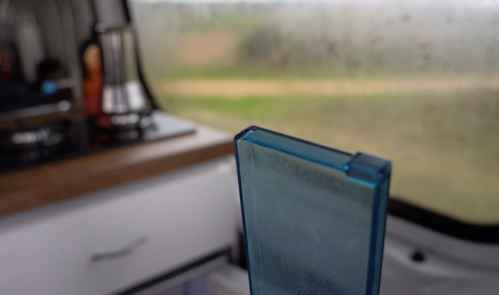 broken hinge on the salad compartment